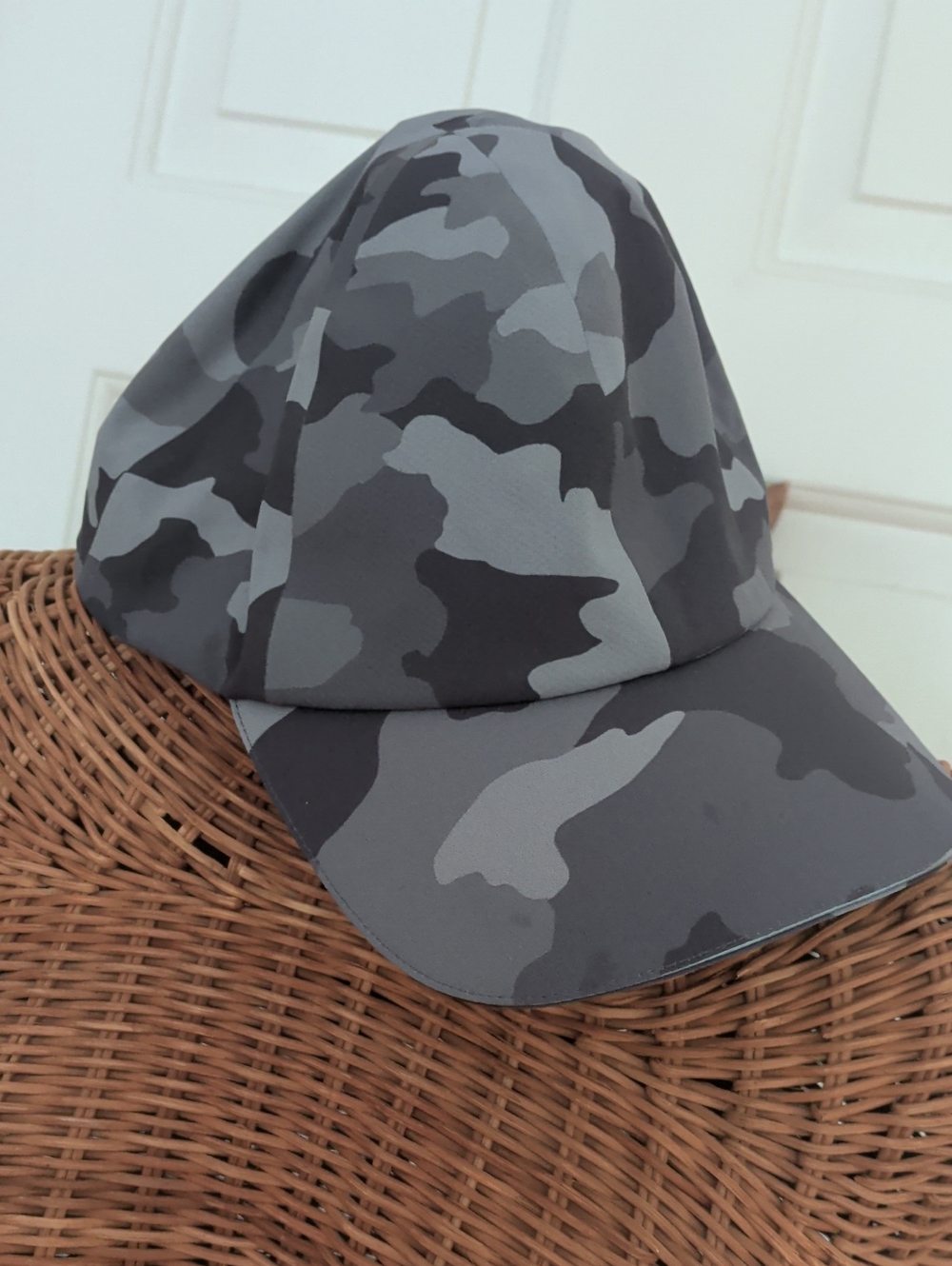 lululemon Fast and Free Run Hat M Camo Gray & Black NWT